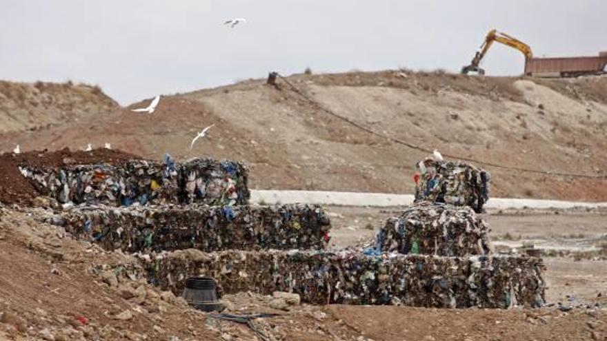 Villena deberá asumir 30.000 toneladas de basura  de la Vega Baja hasta marzo