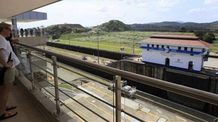 Sacyr cae en bolsa tras suspender las obras del Canal de Panamá