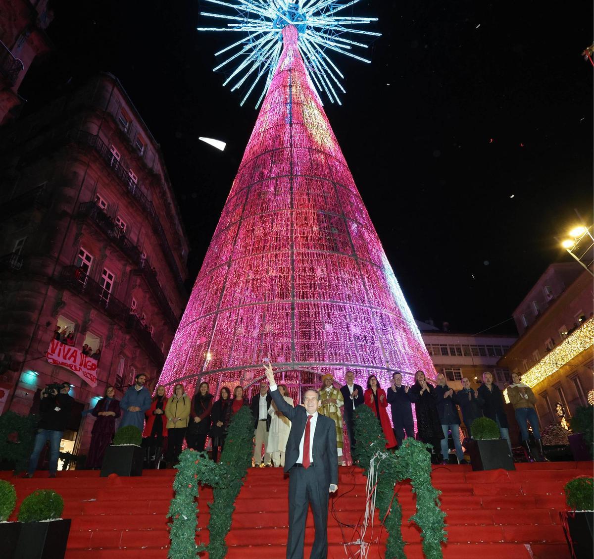 Vigo enciende la Navidad más grande de su historia ante miles de personas