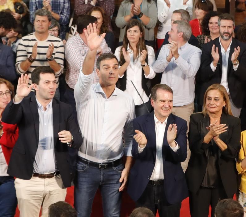 El presidente del Gobierno en funciones, Pedro Sánchez, ha replicado al líder de Ciudadanos, Albert Rivera, que no pide su apoyo y "mucho menos de un partido que pacta con la ultraderecha".