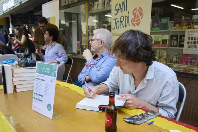 Galeria d'imatges de la trobada d'escriptors i lectors a la Llibreria 22