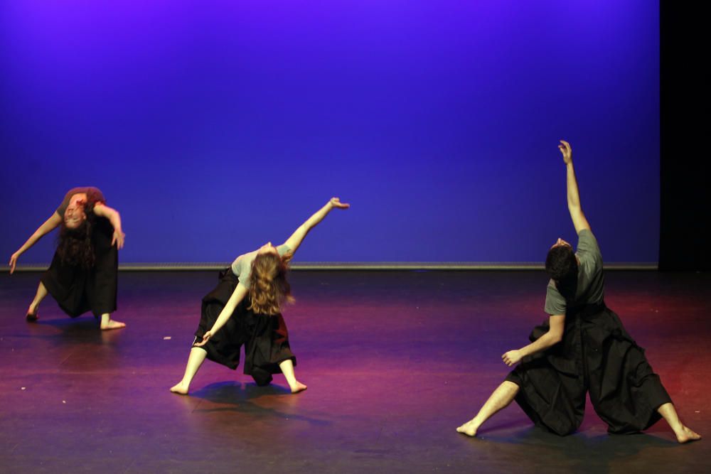 Los alumnos del Conservatorio Profesional de Danza de Valencia, durante su actuación en la gala.