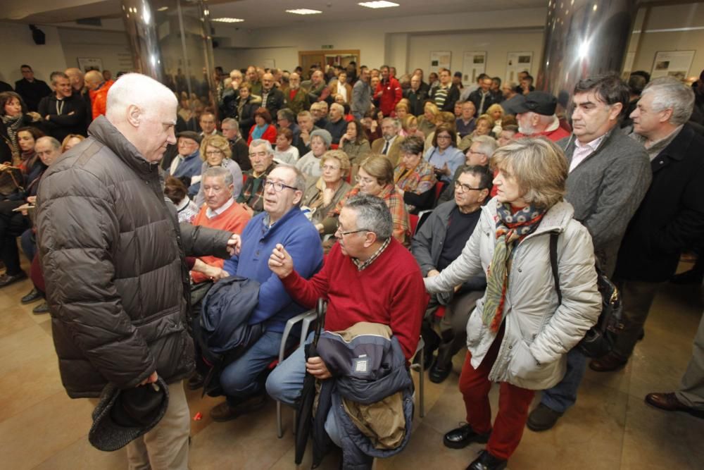 Reunión en la Casa del pueblo del PSOE gijonés