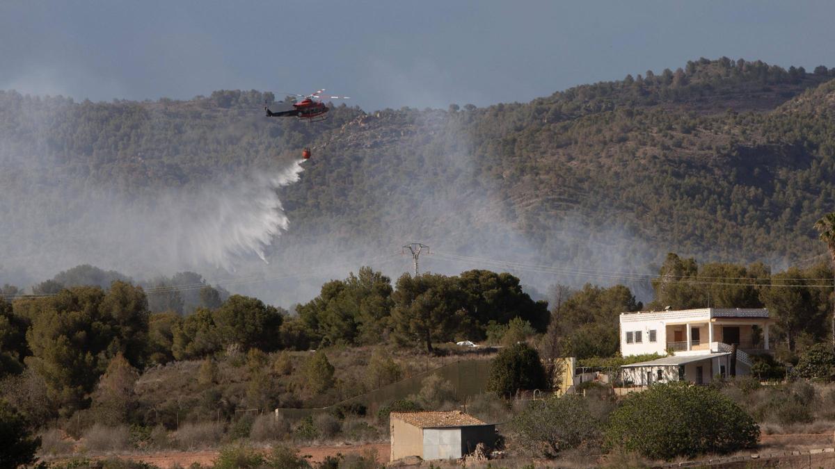Imagen de archivo de un incendio forestal en el Camp de Morvedre.
