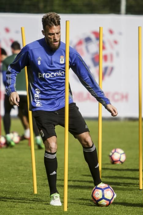 Entrenamiento del Real Oviedo tras el partido en Lugo