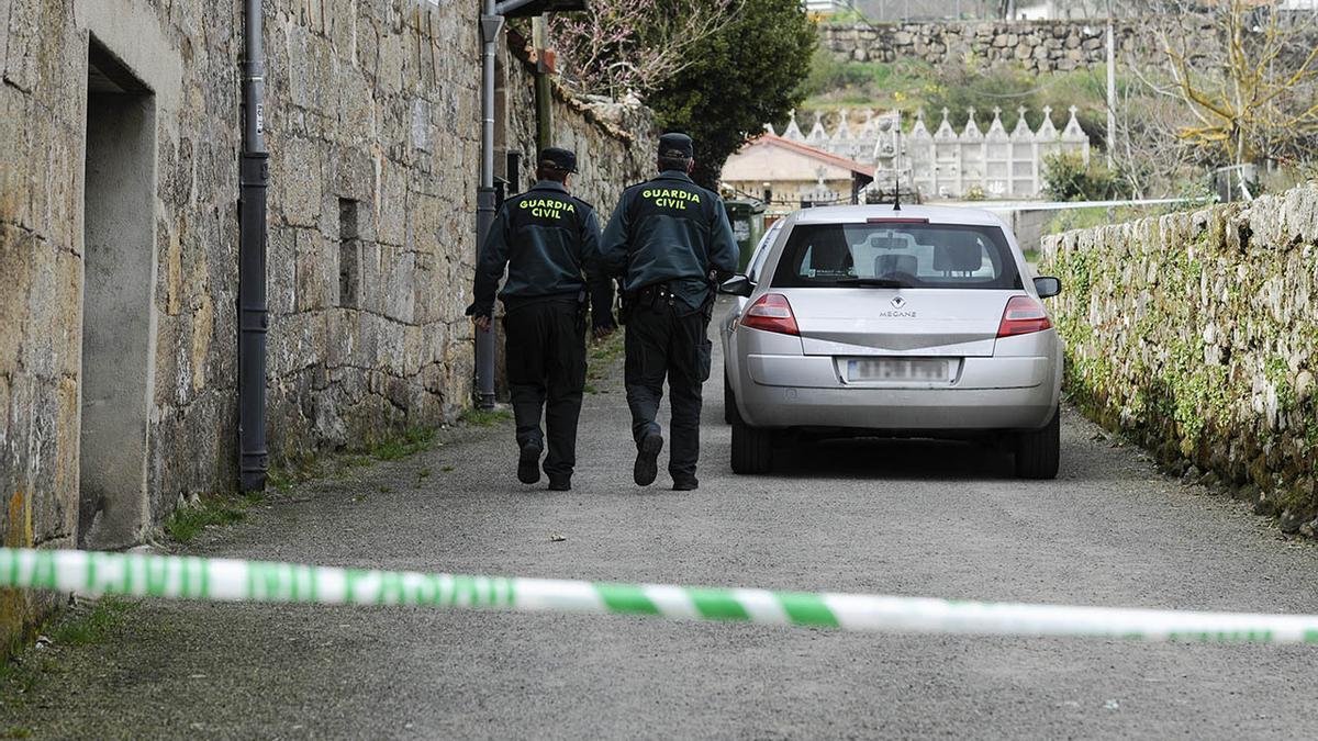 La Guardia Civil, en la parroquia el día que se halló el cadáver del sacerdote