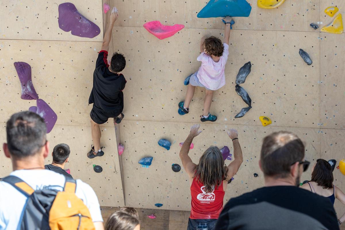 Colegios y escuelas han acudido a las jornadas de escalada de Climbing Madrid.