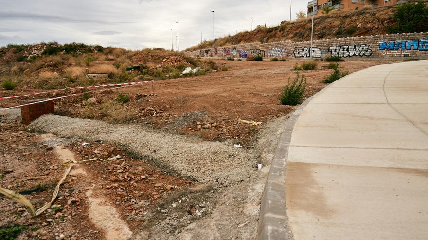 El ayuntamiento añade 32.000 euros a la obra del vial que conecta Macondo y Junquillo