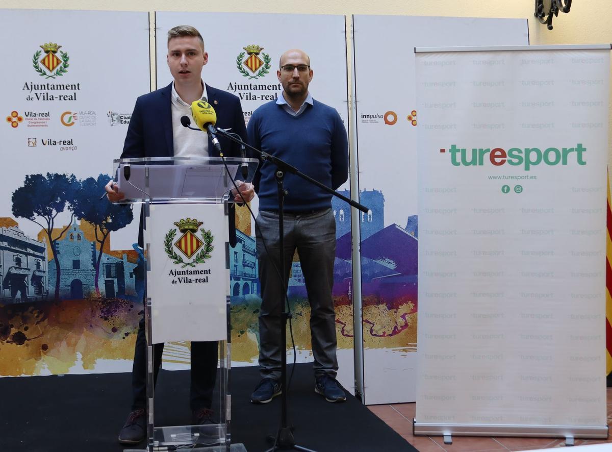 El concejal de Turismo, Javier López; y el director de la entidad organizadora, Pedro Nebot, han presentado la segunda edición de la feria Turesport Actiu.