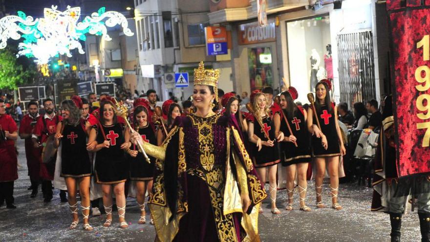 Crivillent se echó a la calle para disfrutar del esperado espectáculo. | MATÍAS SEGARRA