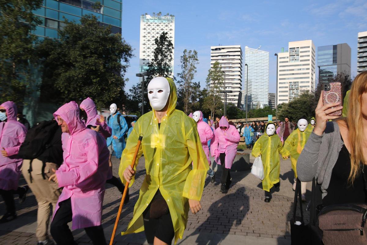 La feria inmobiliaria The District de Barcelona abre entre protestas de activistas