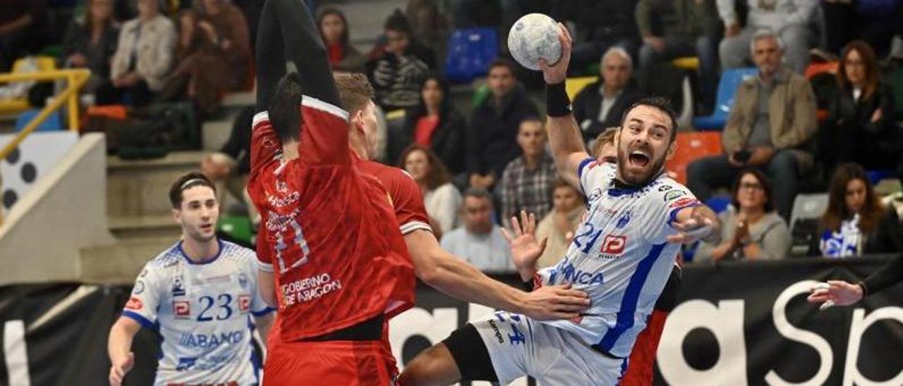 Franceschetti, uno de los mejores en Puente Genil, en el  partido en casa ante el Huesca.