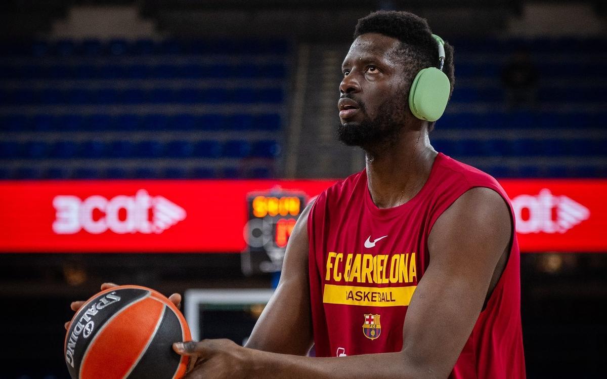 Fall parece hacer oidos sordos a los avisos del entrenador, que o mejora o seguirá calentando banquillo