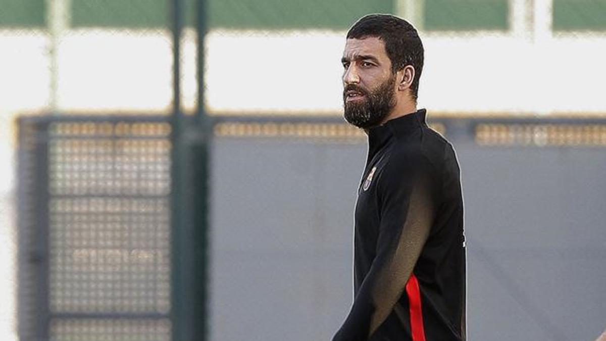 Arda Turan conocerá su siguiente destino en los próximos días