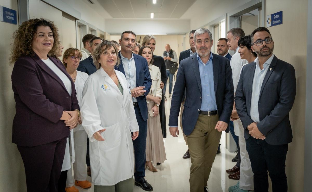 Fernando Clavijo visita junto a autoridades locales y regionales el búnker de radioterapia del Hospital Universitario de Lanzarote Doctor José Molina Orosa