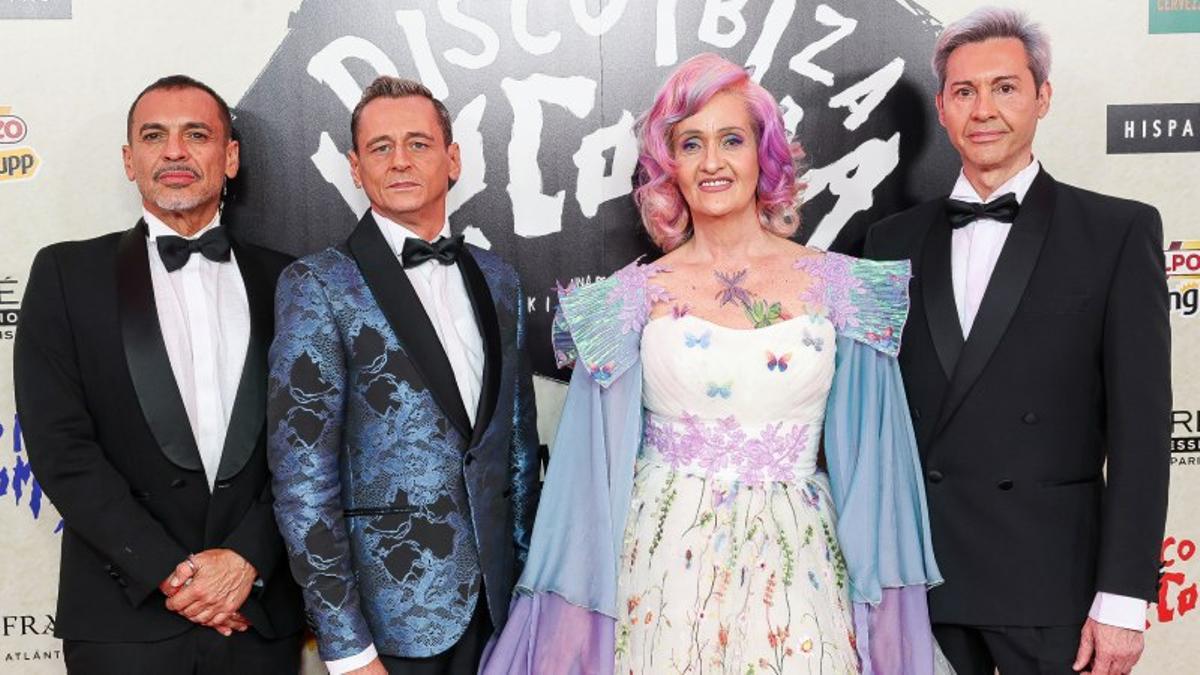 Juan Antonio Fuentes , Manolo Arjona, Carlos Armas y Lourdes Iribar en el photocall de 'Disco, Ibiza, Locomía'