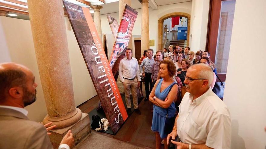 Trabajadores de EDP, durante una visita a la exposición.