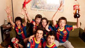 Els protagonistes de la sèrie de TV3 recolzen el Barça en la final de Copa.