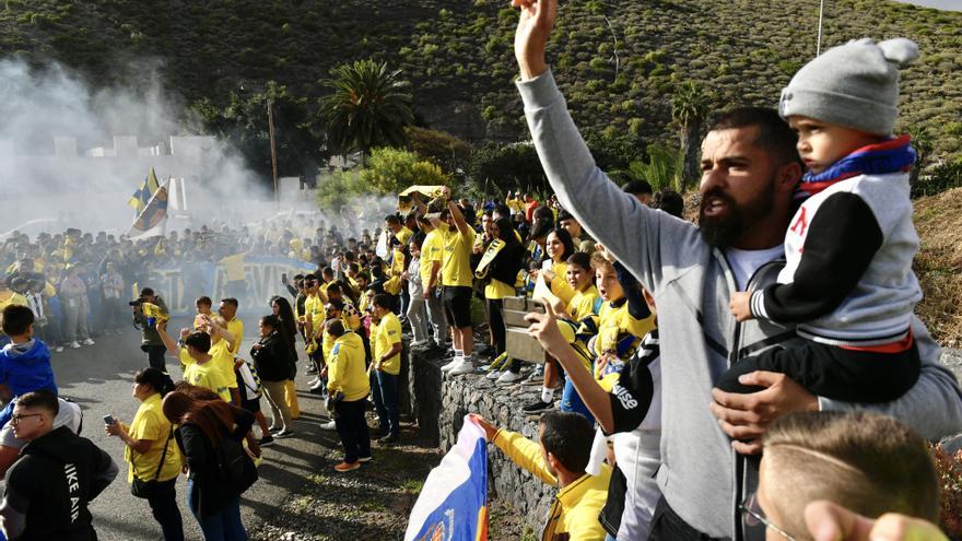 Aficionados despiden a la UD en Barranco Seco antes de ir a Tenerife