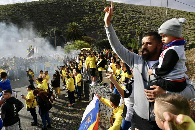 Aficionados despiden a la UD de Barranco Seco antes de ir a Tenerife