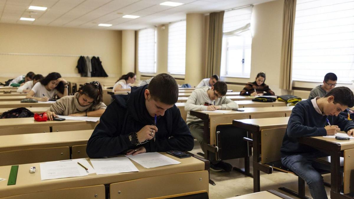 Alumnos zamoranos en una fase local de la Olimpiada de Física de una edición anterior.