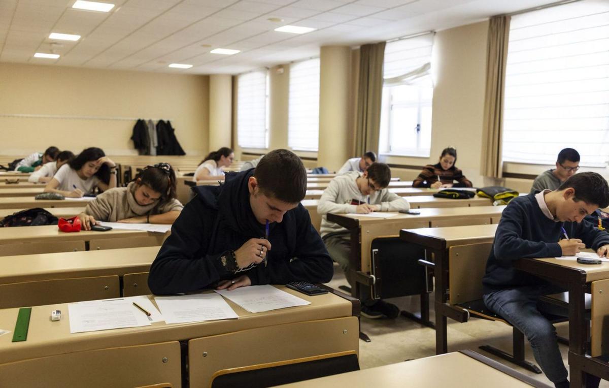 Alumnos zamoranos en una fase local de la Olimpiada de Física de una edición anterior. | N. R.