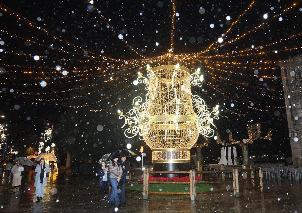 Vigo enciende la Navidad más grande de su historia ante miles de personas