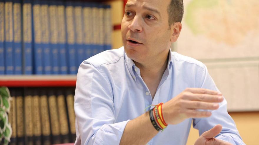 Óscar Fernández, durant l’entrevista, dilluns a Càceres. | JORGE VALIENTE
