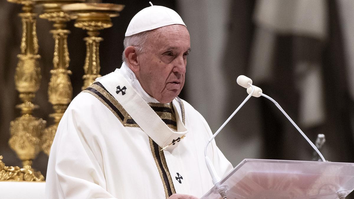 El Papa Francisco preside la Santa Misa de Navidad en la Basílica de San Pedro en el Vaticano