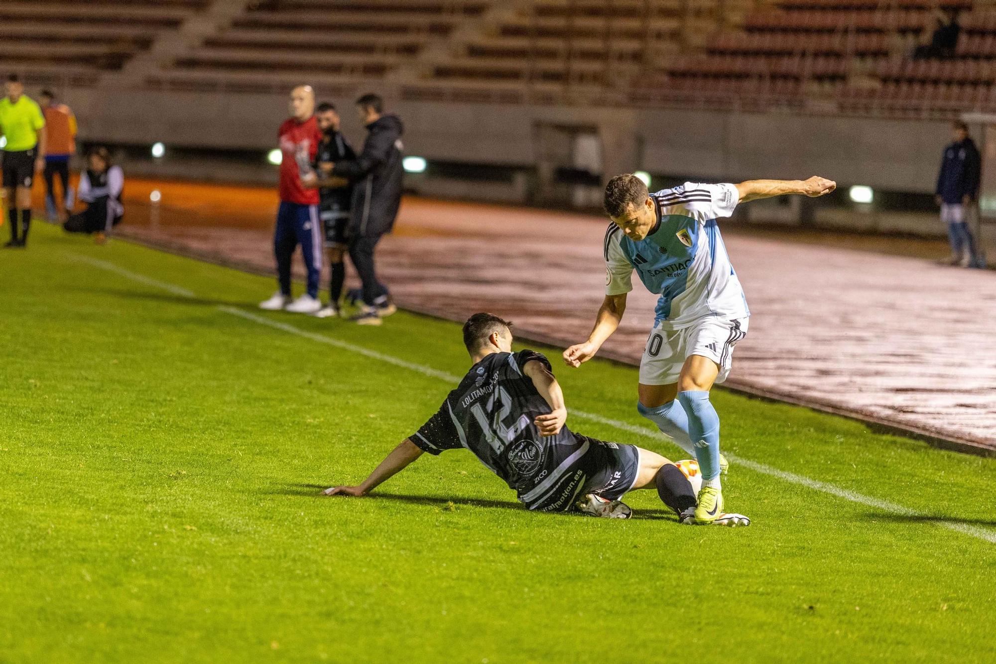 Agónico triunfo del Compostela ante el Noya