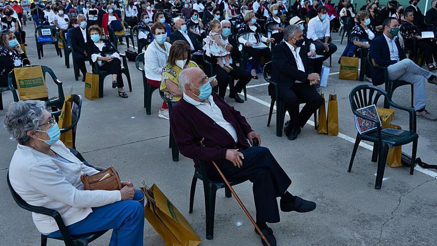 Público asistente al certamen de canciones tradicionales. | José Luis Fernández