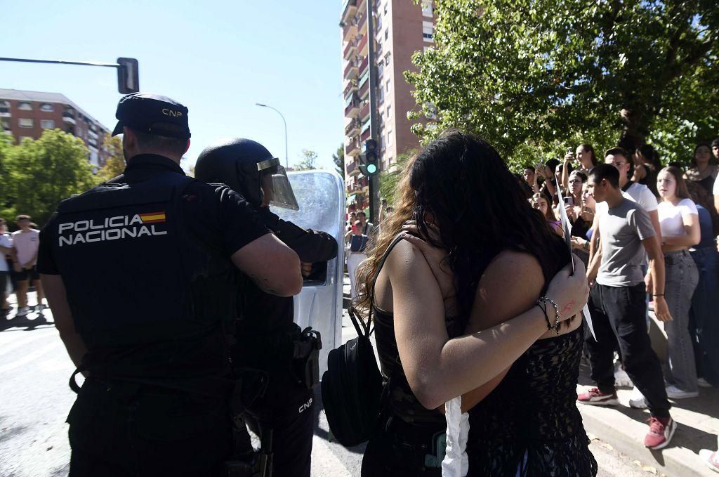 Todas las imágenes de la protesta por la Ebau y las cargas policiales junto a la Consejería de Educación