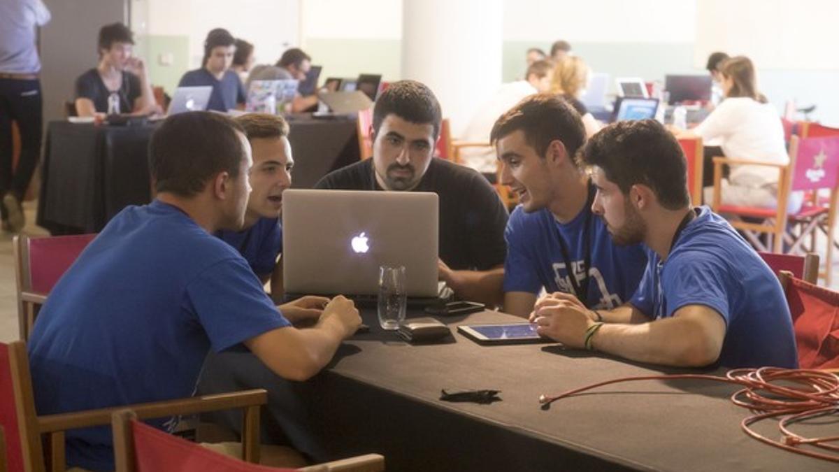 Primer 'hackapp' de apps4citizens con la complicidad de Hacks/Hackers celebrado en Barcelona