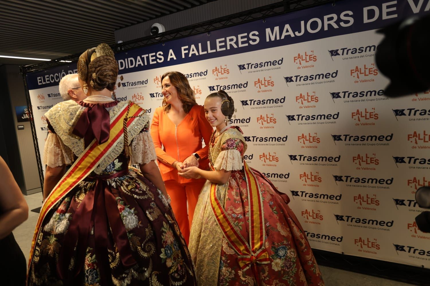 Así está el ambiente en el estreno de las fallas en el Roig Arena