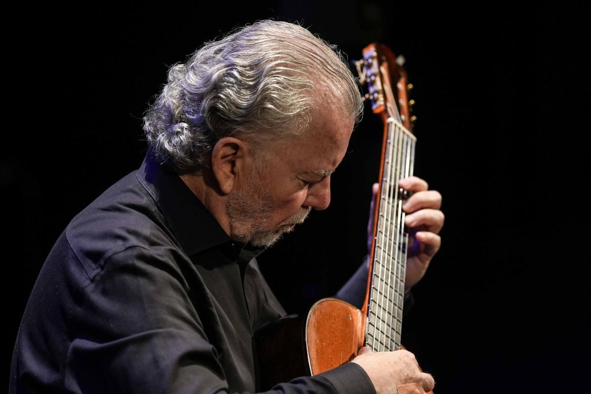 Jueves de guitarra clásica y rock mestizo Jueves de guitarra clásica y rock mestizo
