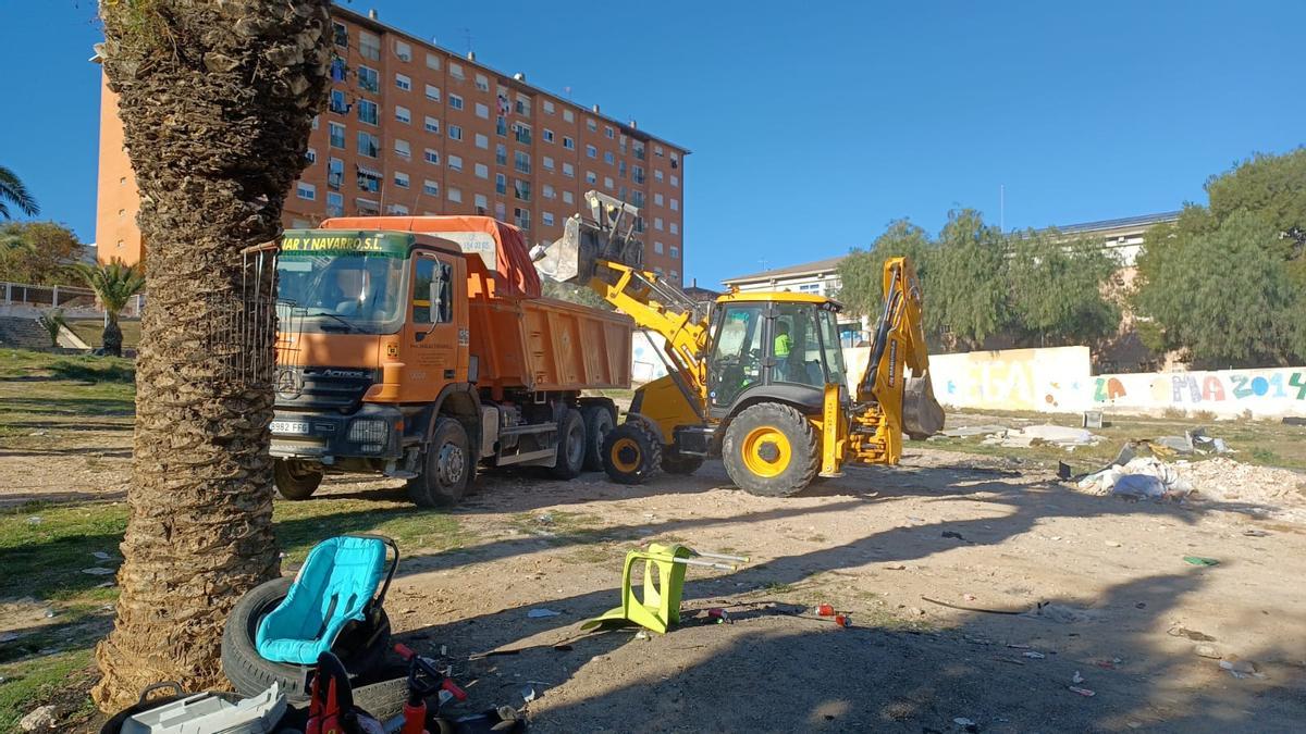 Retirada de escombros en la Coma