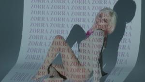 María Bas, en un instante del videoclip de Zorra.