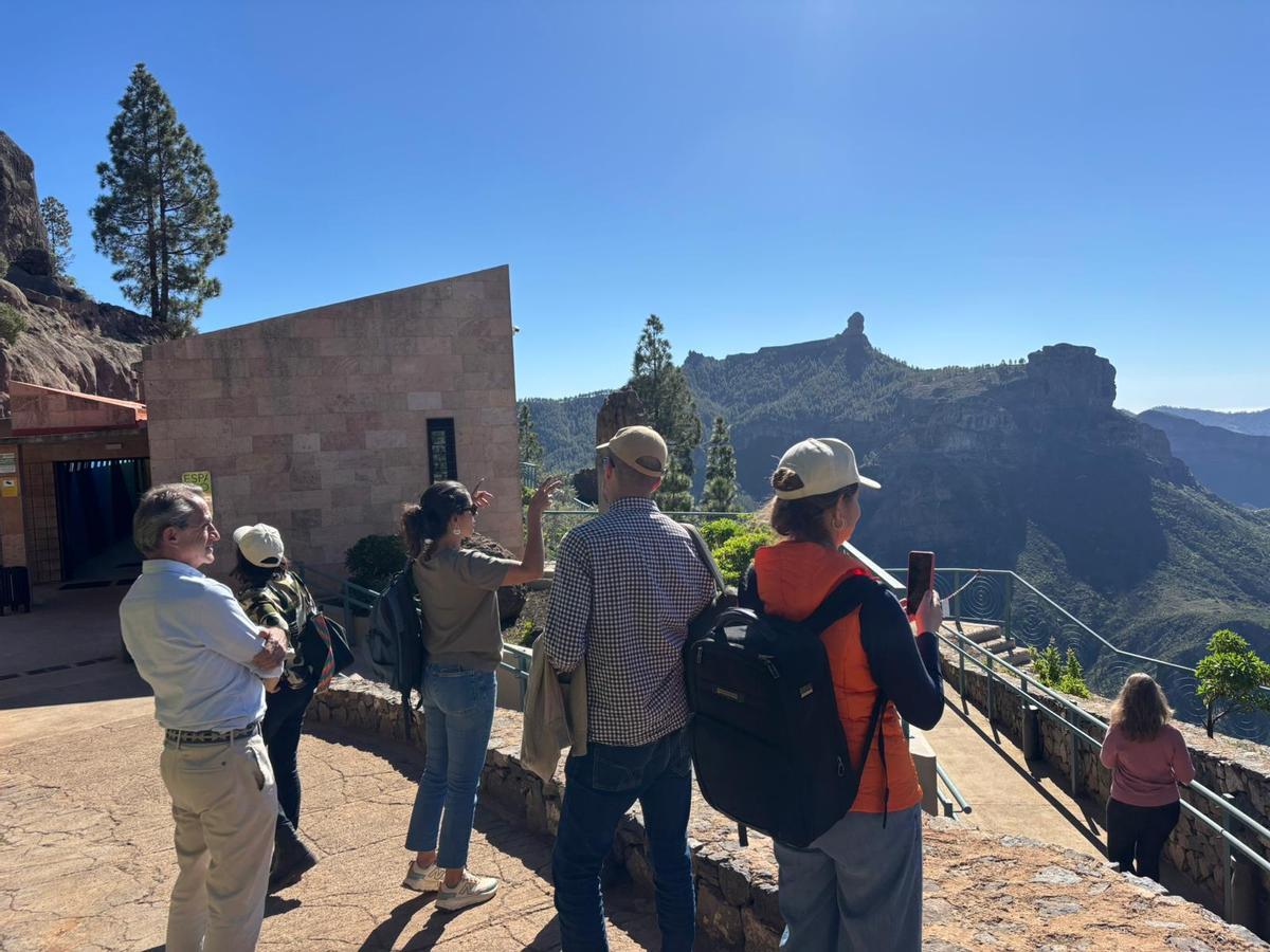 Visita de la Comisión de Seguimiento del Plan de Sostenibilidad Turística 1 del Patrimonio Mundial y la Reserva de la Biosfera de Gran Canaria a la cumbre de la isla.