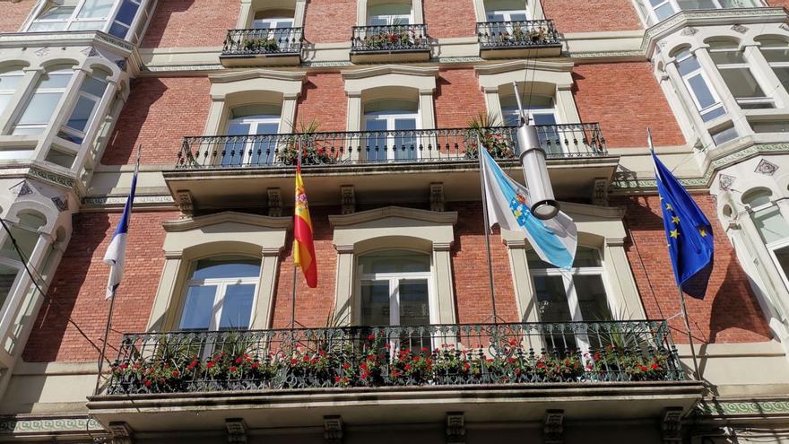 Fachada del edificio administrativo del Concello de Pontevedra, en la calle Michelena. |   // SANTOS ÁLVAREZ