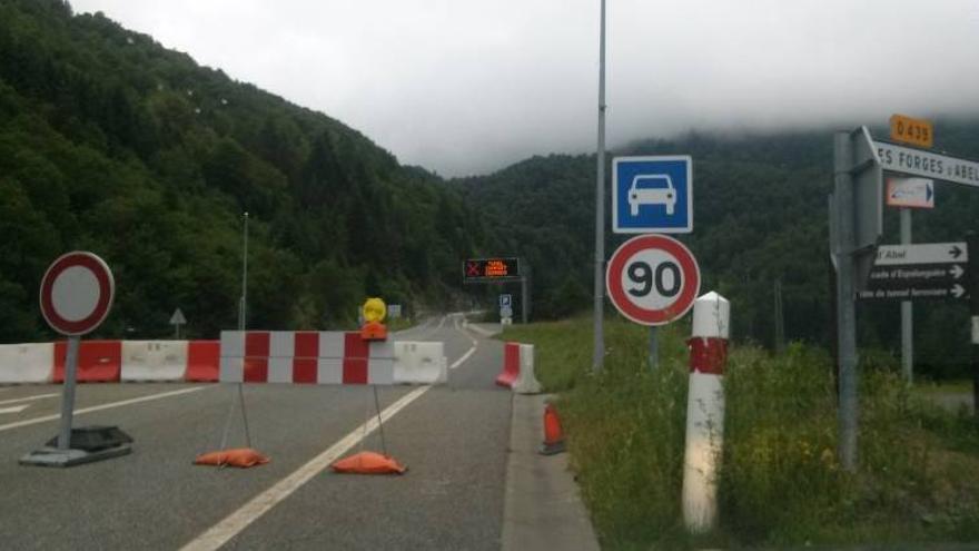 Francia rectifica a última hora y abrirá con semáforos el túnel de Somport