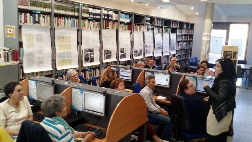 Un curso de informática para adultos, en el telecentro de Villalpando.