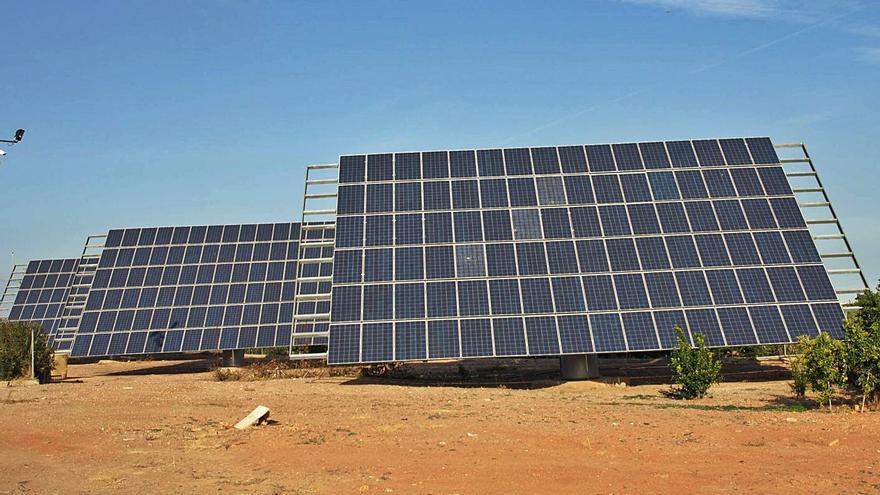 Un huerto solar en una imagen de archivo. | JAVIER DÍEZ