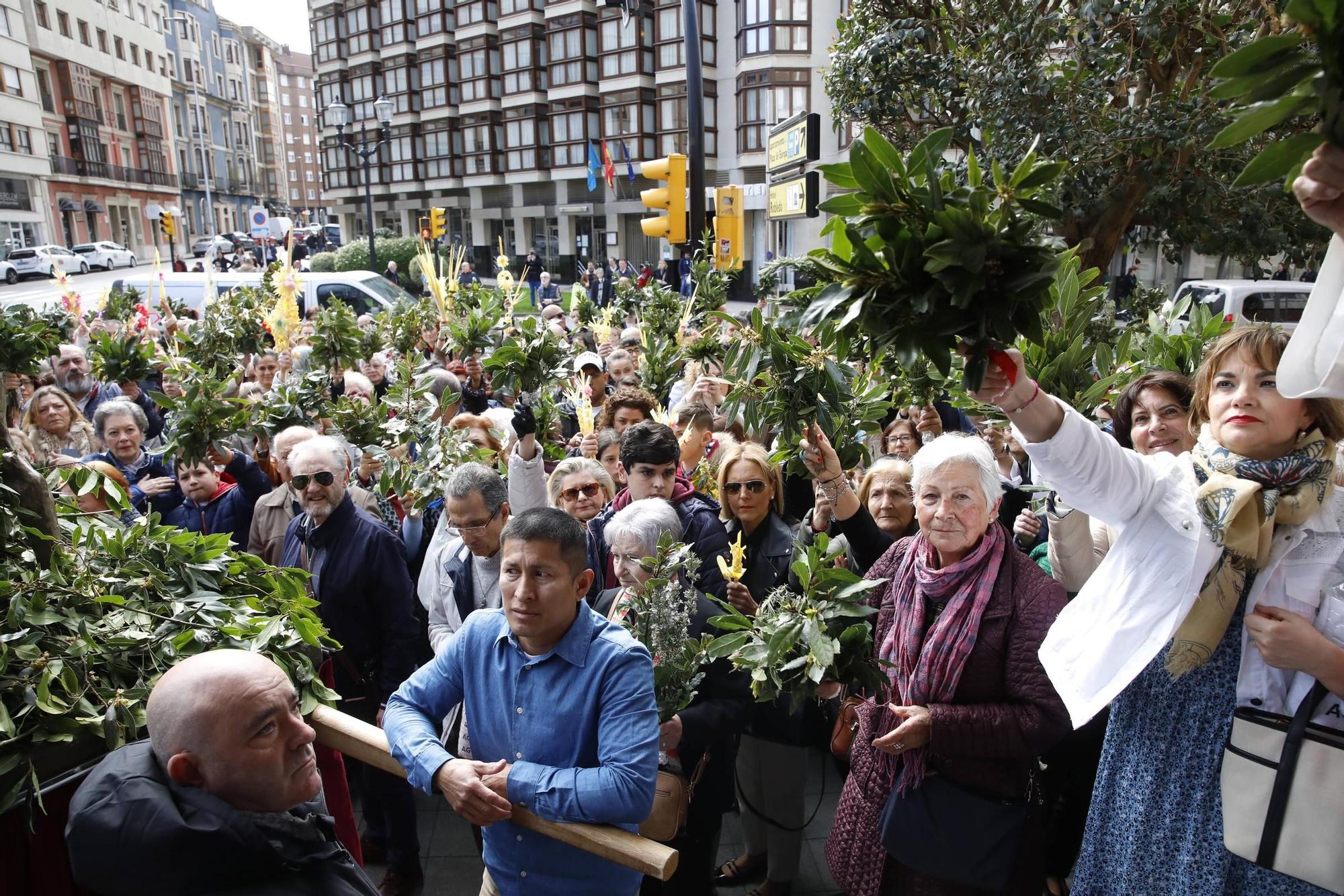 EN IMÁGENES: Gijón procesiona para celebrar el Domingo de Ramos