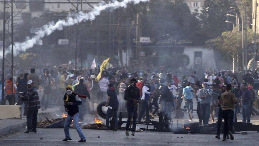 La policía egipcia dispersa protestas islamistas con gases lacrimógenos