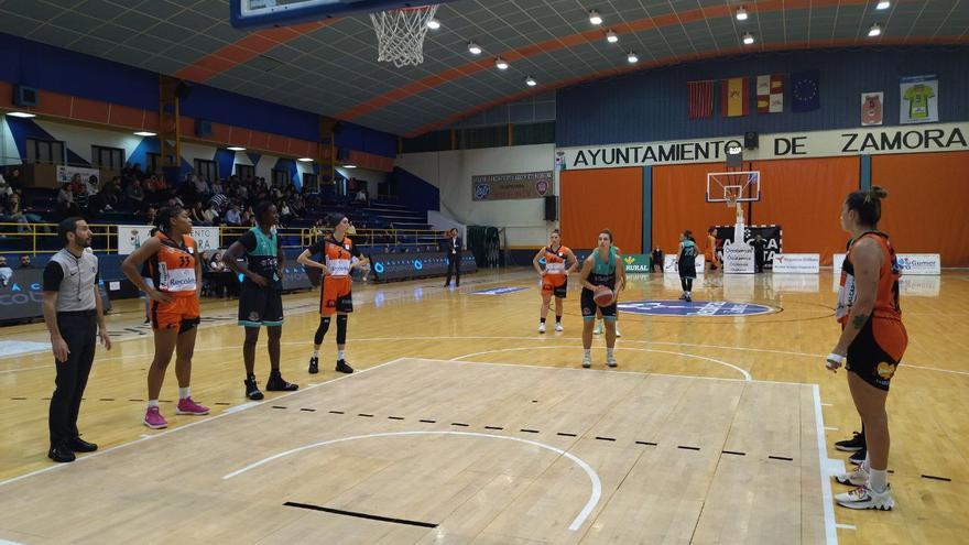 81-52: El CAB Estepona sufre una contundente derrota ante el Recoletas Zamora