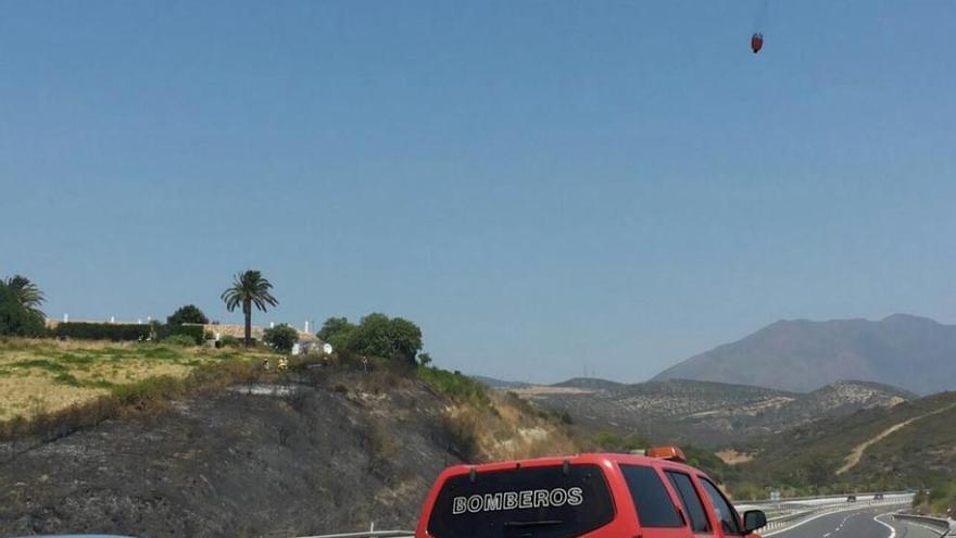 Controlado el incendio declarado en un paraje de Casares, junto a la AP-7