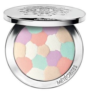 GUERLAIN. Polvos reveladores de luz ‘Météorites Compact’.