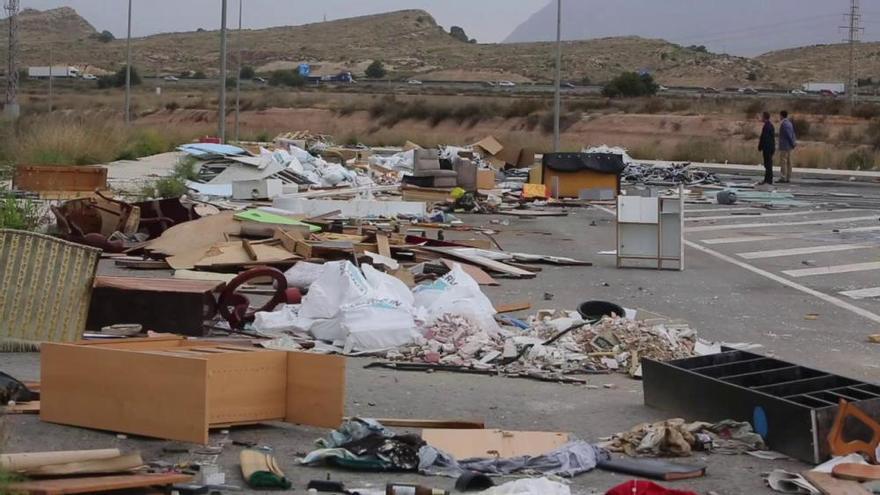 El Ayuntamiento de Alicante anuncia medidas para mantener limpio de basura el entorno del Cementerio