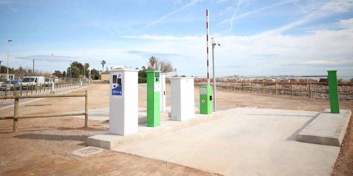 El espacio para aparcamientos de caravanas da forma a un nuevo recurso turístico en Burriana.