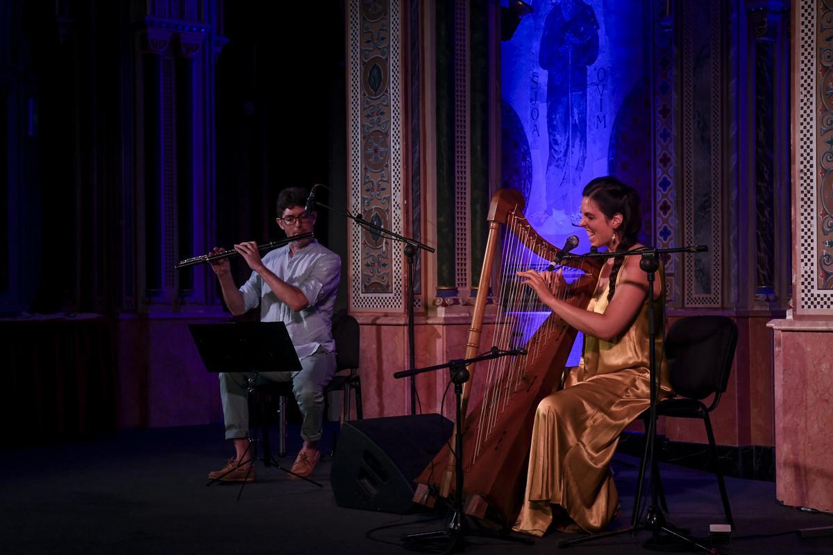 Andres Belmonte i Alba Asensi, durant el concert.